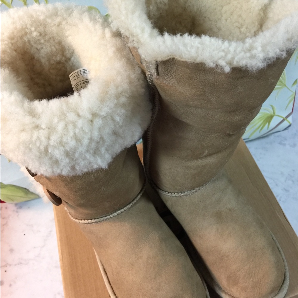 Ugg Boots - image 6